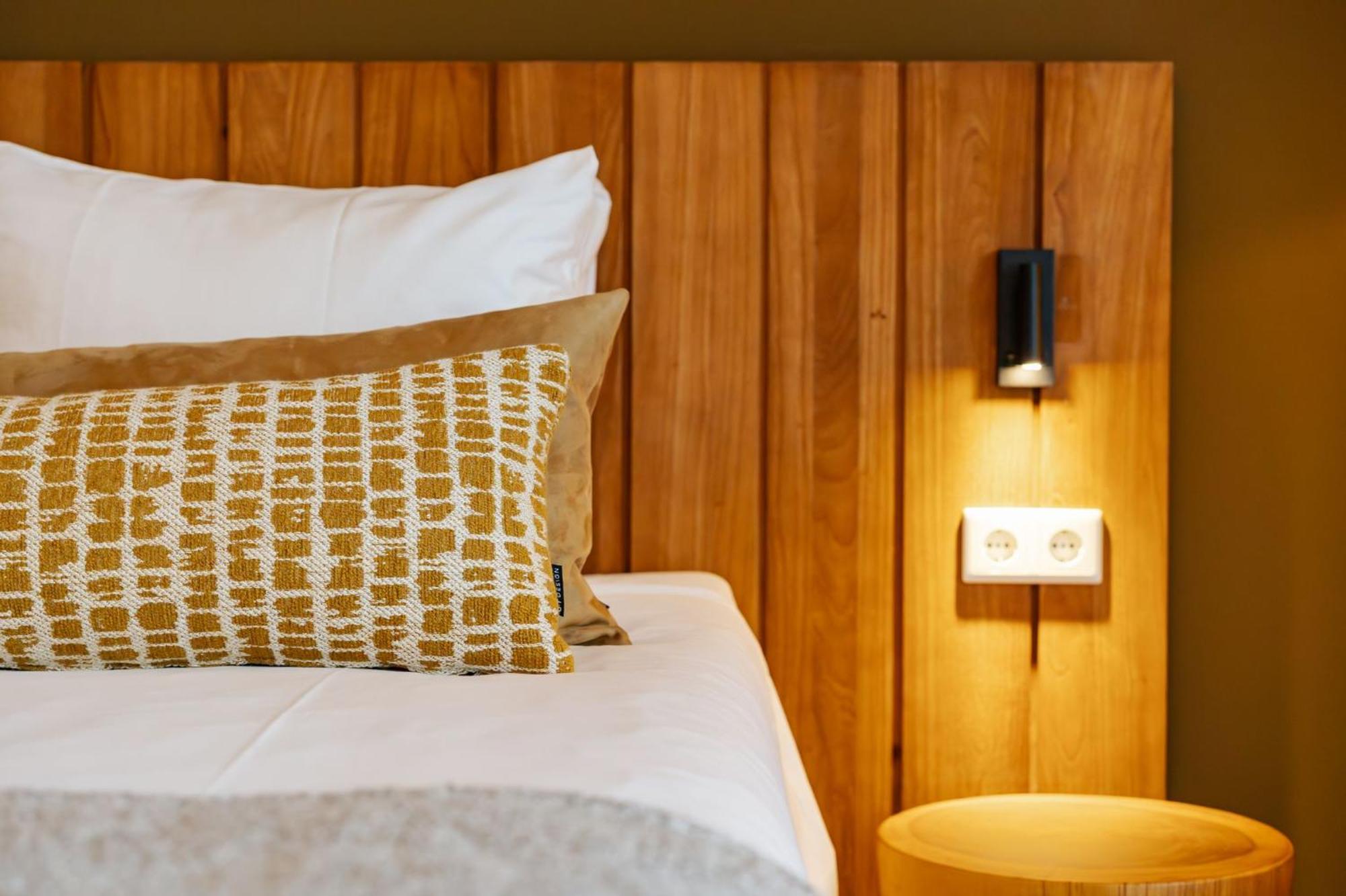 Deluxe Double Room Shower
